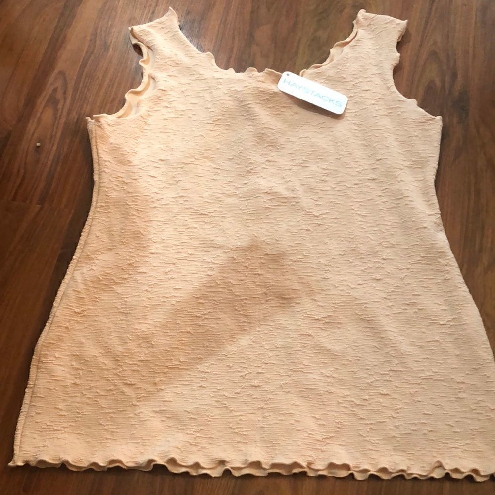 NWT Haystacks peach textured stretch tank top. Size S